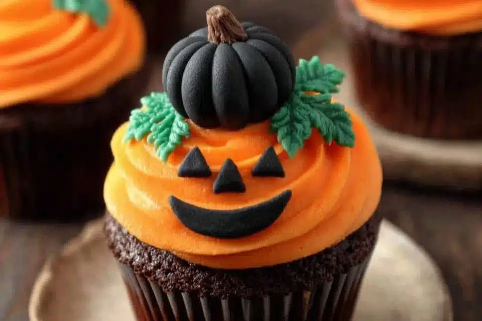 Easy Halloween chocolate cupcakes with spooky frosting decorations