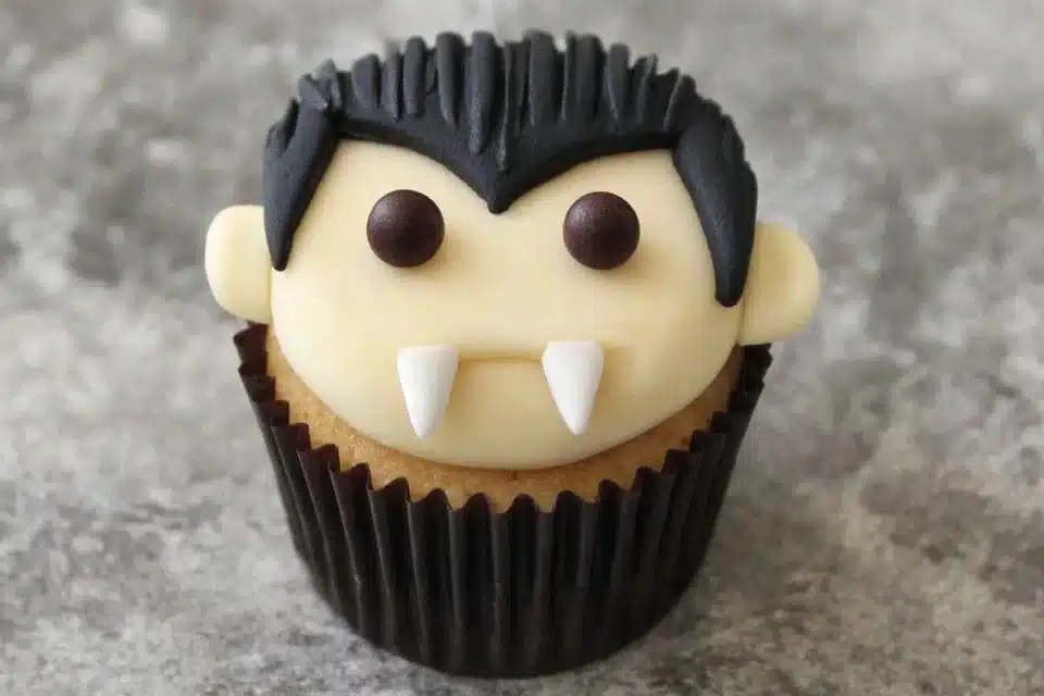 Easy Halloween ghost cupcakes with meringue frosting for festive celebrations