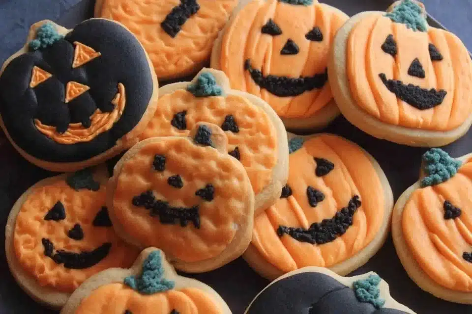 Easy Halloween Pumpkin Sugar Cookies 4 Easy Halloween pumpkin sugar cookies decorated with festive icing